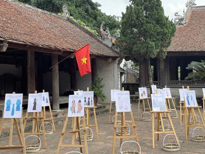 ベトナムドンラム村でのアオザイデザイン画コンペに参加